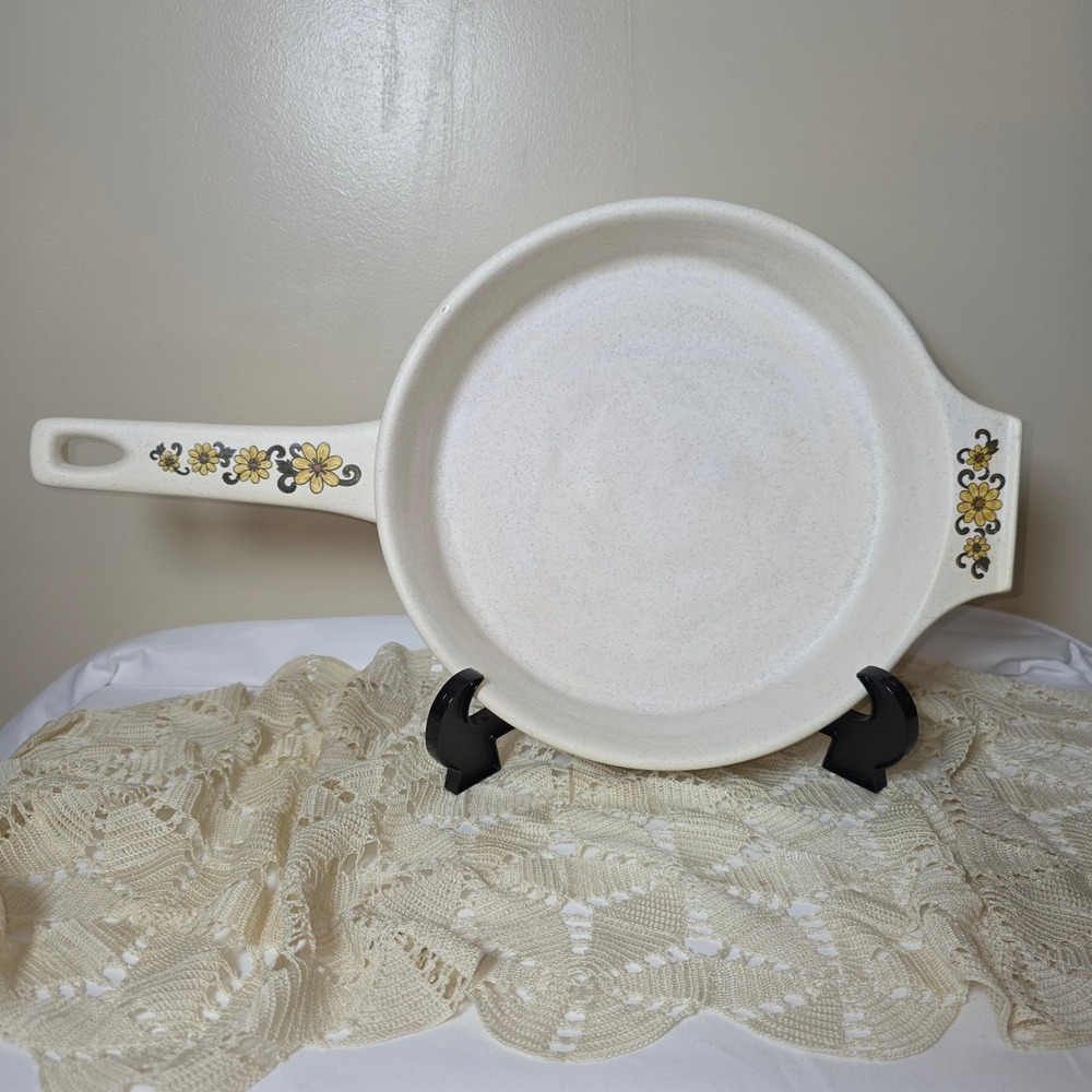 Vintage Festive by International Ceramic Skillet Yellow Daisy Floral 10 Inch